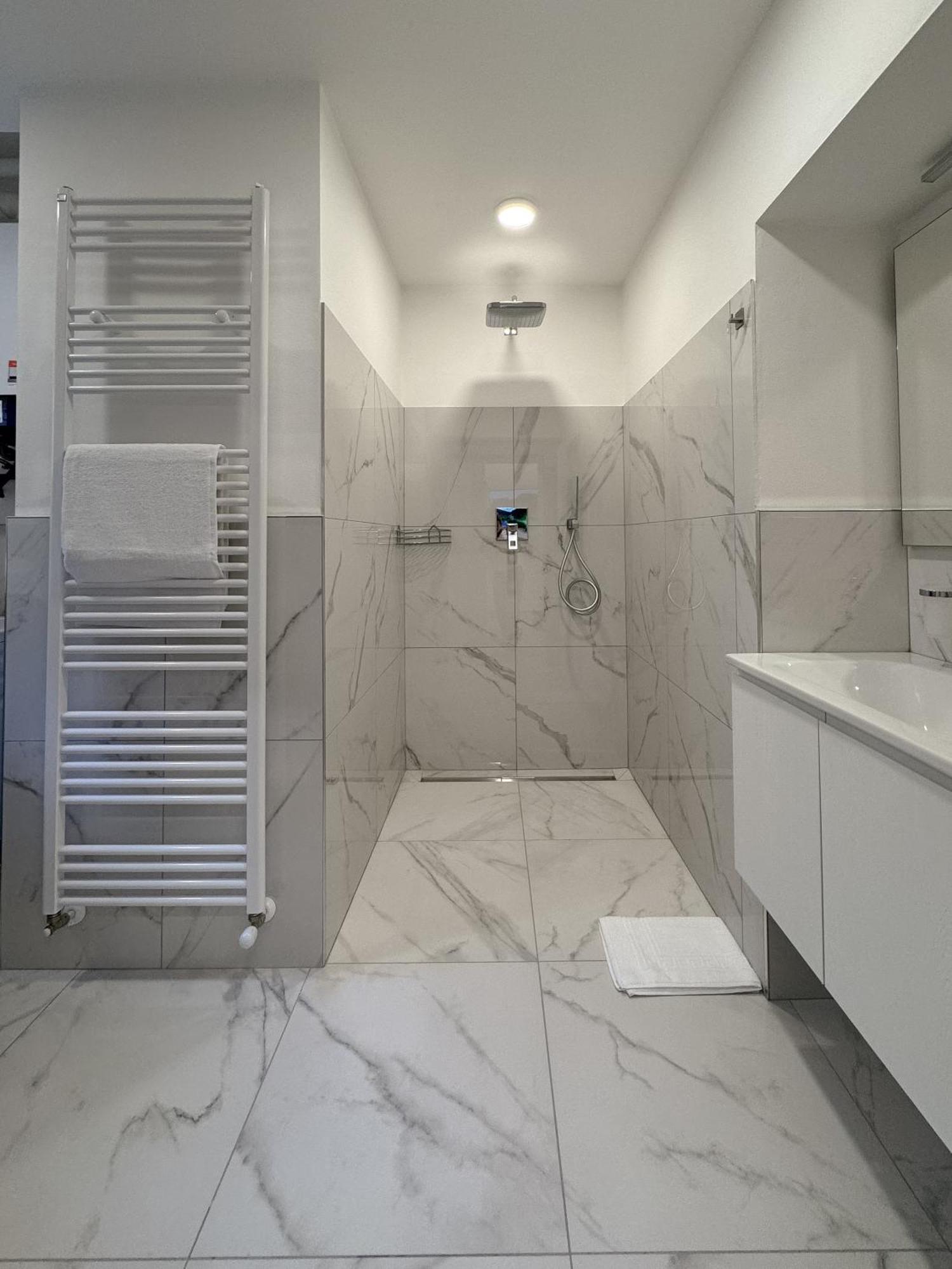 גיפה Belvedere 237B Lakeview Luxury Apartment מראה חיצוני תמונה